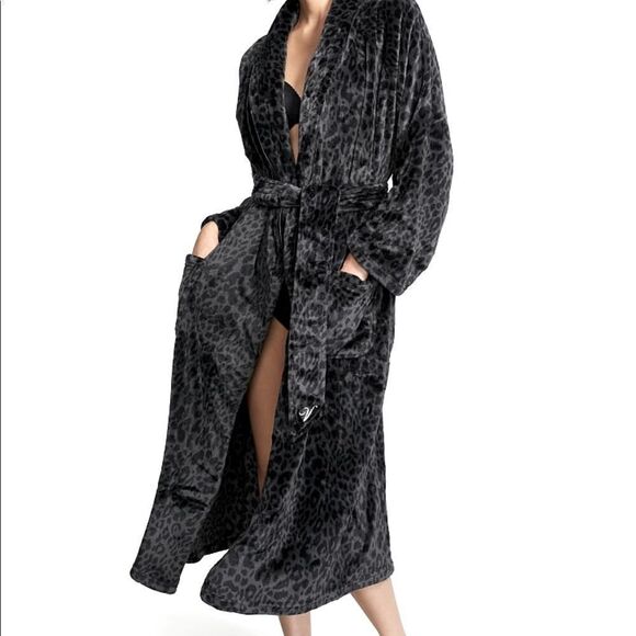 VICTORIA'S SECRET
Plush Long Robe With Matching Slippers - Picture 3 of 5